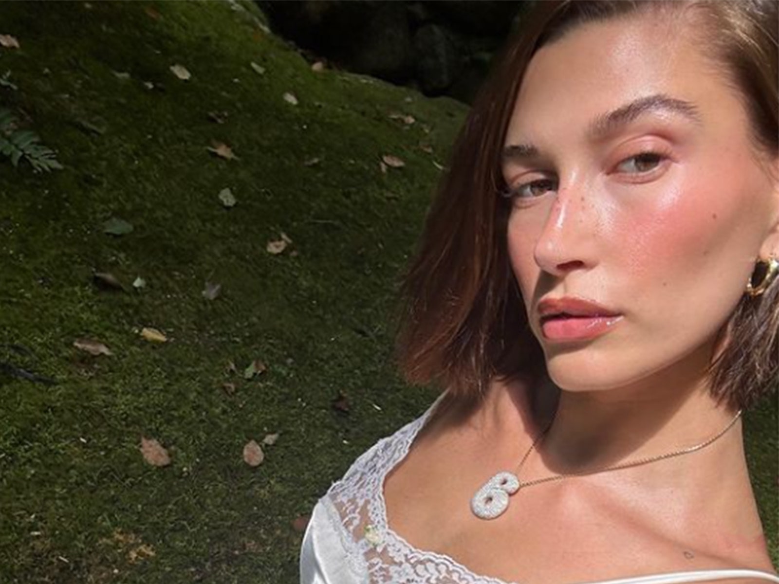 Hailey Bieber just debuted her glossiest bob yet and it's giving liquid hair